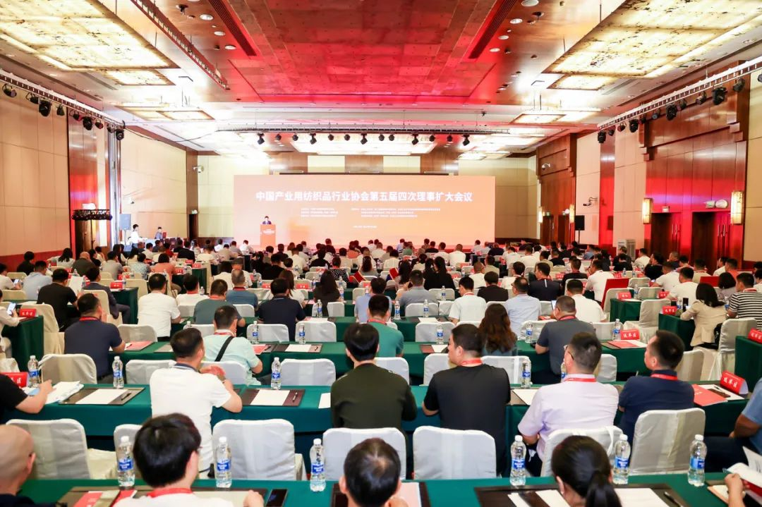 The fourth enlarged meeting of the fifth Council of China Nonwovens & Industrial Textiles Association held in Tianjin